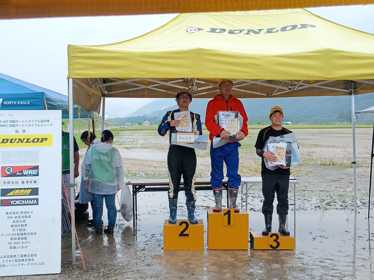 RlZs4xVEWWsqTU9's tweet photo. 四国ダートラ最終戦

大雨の中お疲れ様でした！
降ったりやんだりの中、やっぱり細木さんは速かった！
四国のダートラは終わったので、少しづつ西フェスモードに切り替えて行きます！ https://t.co/ialSyQfmOq