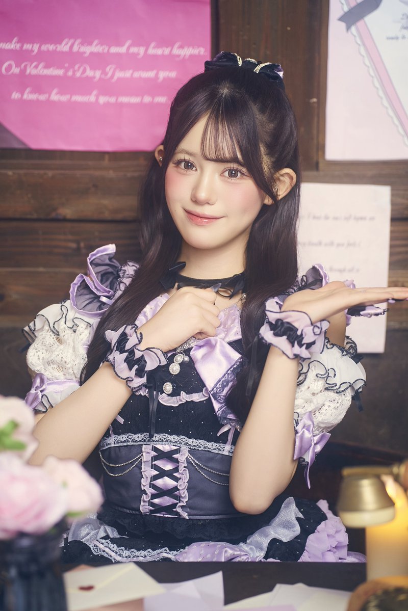 pixel_ribbon's tweet photo. Pixel Ribbon 16th Music💌
『#お忘れものは恋ですか？』

🎀新ビジュアル公開 3人目🎀

｡ﾟ•┈ ┈ ┈ ୨♡୧ ┈ ┈ ┈•ﾟ｡

真白 美央 (Mashiro Mio) 

パープル担当 

2007.2.24 (19) 

💜: @mio_pxrb 

「ねえ、お姫様を迎えに来て？🫖🎶」

｡ﾟ•┈ ┈ ┈ ୨♡୧ ┈ ┈ ┈•ﾟ｡

#PixelRibbon  #ぴくりぼ 
#真白美央 #みお