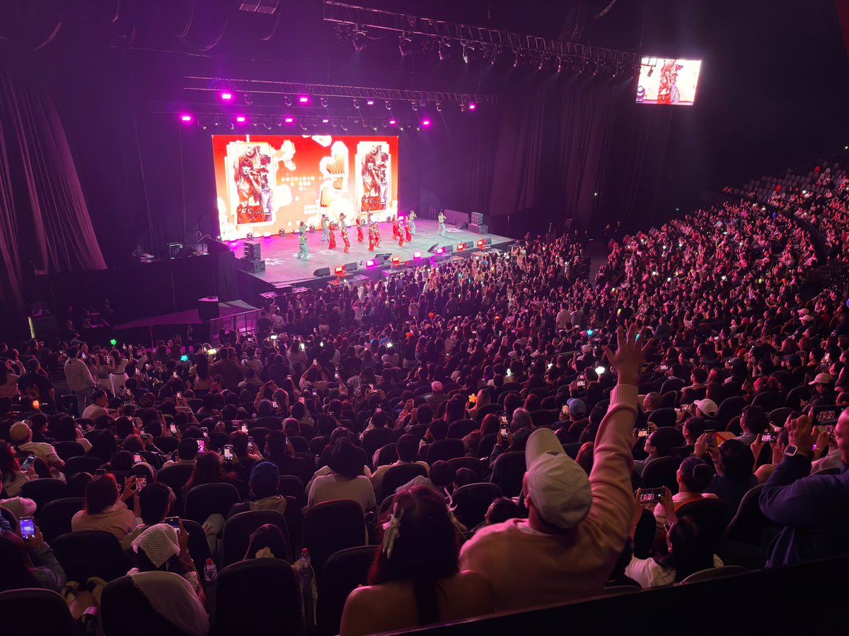 myxglobal's tweet photo. 🇦🇺 And it begins, Sydney 🌸

Unang kilig ng gabi. 💙

🗓 Sept 27 | TikTok Entertainment Centre
#BINI #BINI_SIGNALS_WORLDTOUR_2026 #BINI_SIGNALS_SYDNEY https://t.co/czpzh6udHt