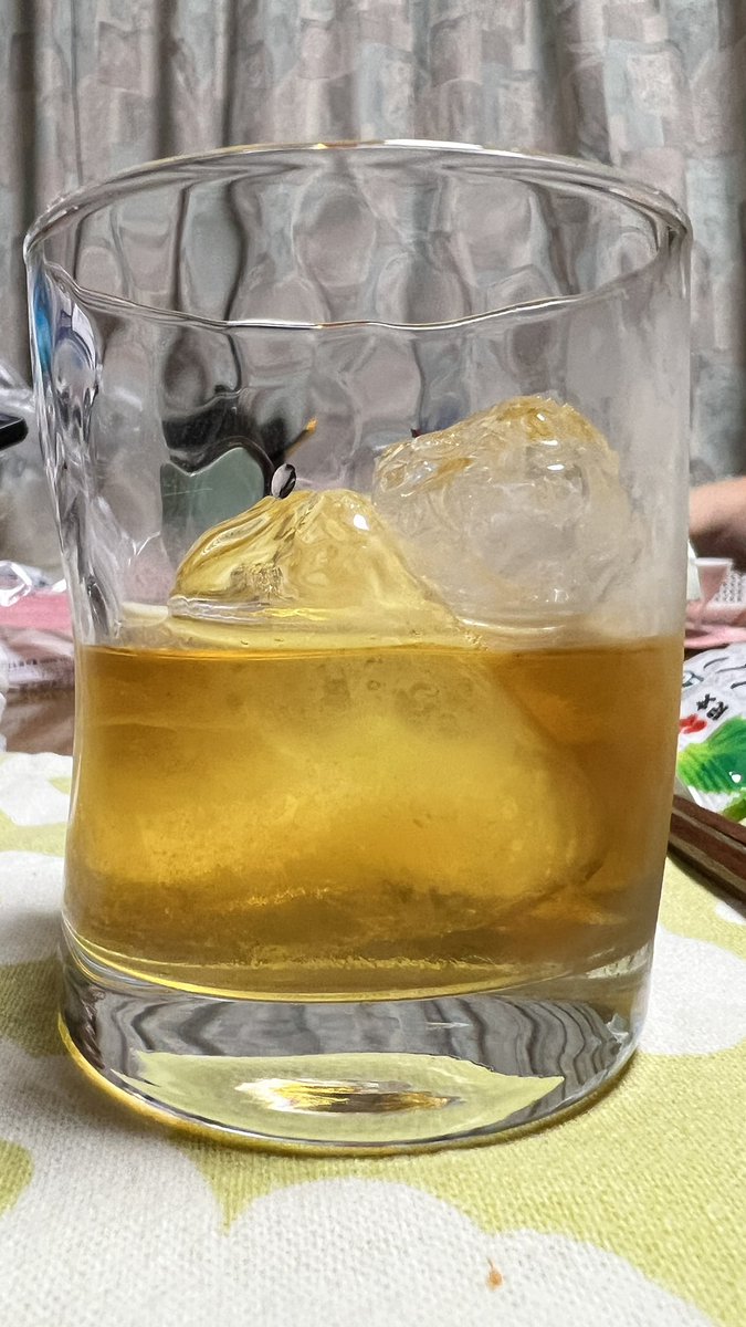 otomiyan's tweet photo. 先日、バカルディ8を飲み切ってしまったので、今日からMaker's Mark！！

1000mlだから飲み甲斐がある🤤🤤 https://t.co/Mm7feu8hig