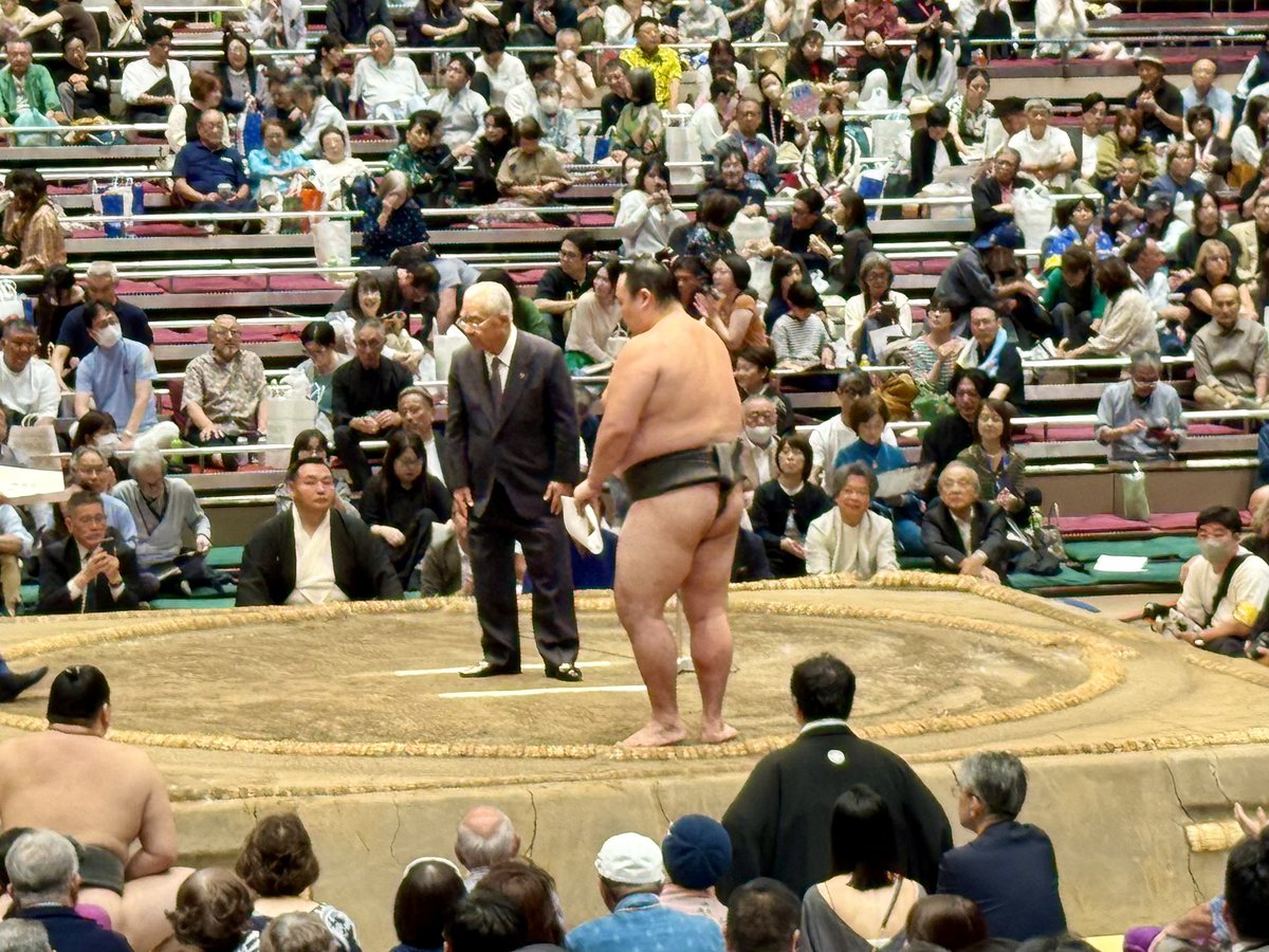 endoscopy_1's tweet photo. @Shikoroyama_20 天関、序二段優勝おめでとうございます㊗️
表彰式、カッコよかったです！ https://t.co/R5WtU3cqdr