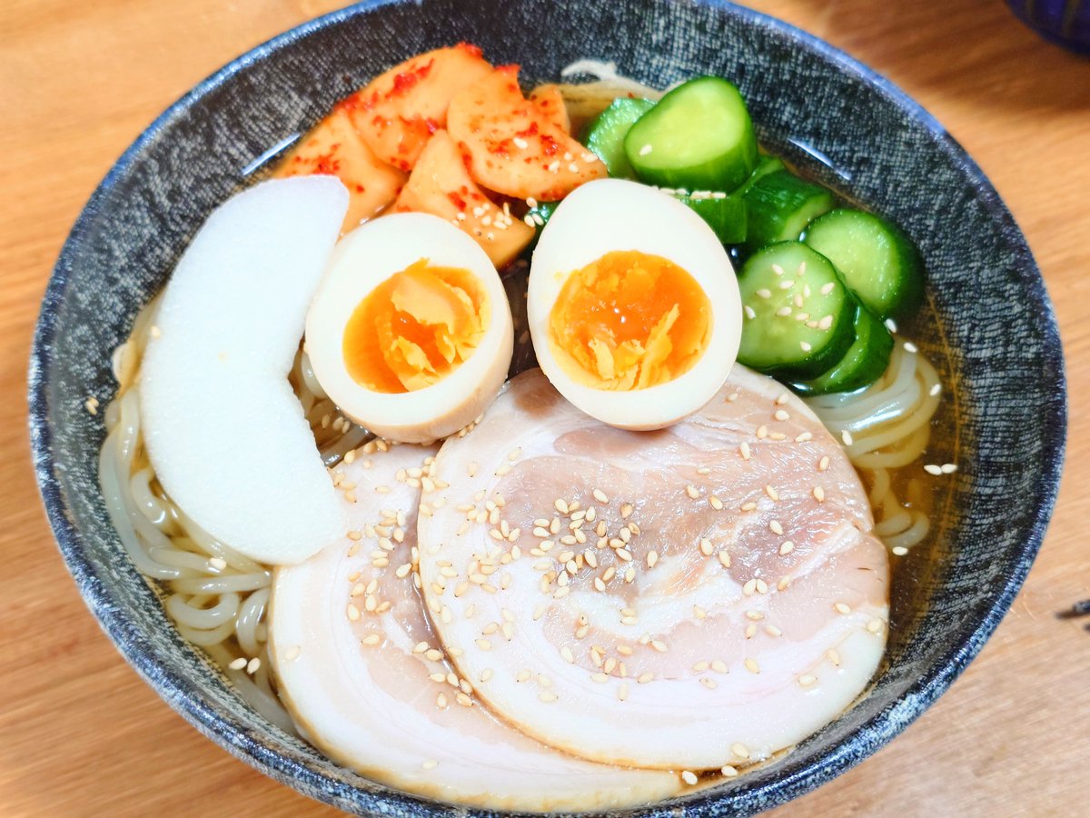 12nanami06's tweet photo. やる気がある冷麺←
やる気のない冷麺→ https://t.co/Vsit7EBFt8