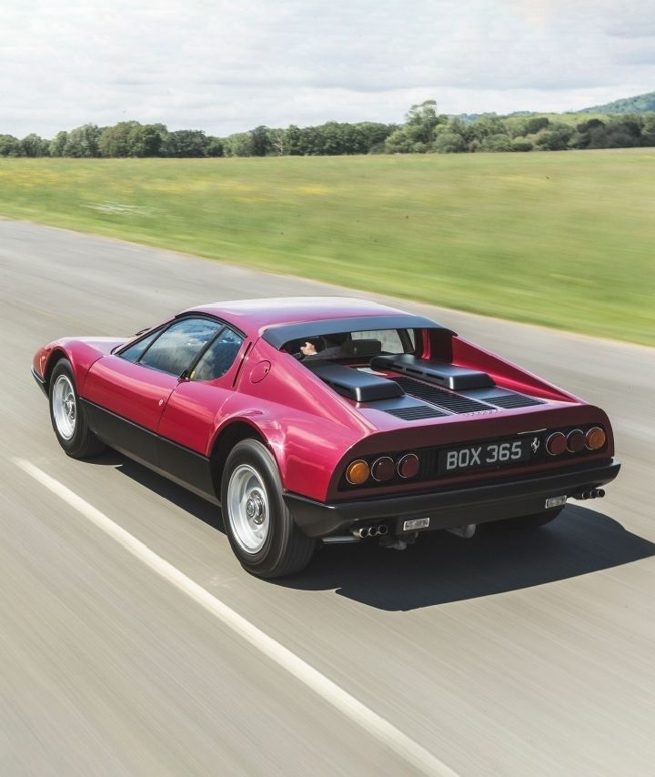 Retromania4ever's tweet photo. ✅⬜🟥 1974 #Ferrari 365 GT4 BB 
(Berlinetta Boxer) 
Mid-mounted 4.4-liter horizontally opposed flat-12 ("boxer") engine, 344 hp. https://t.co/GW2E7XyKuz