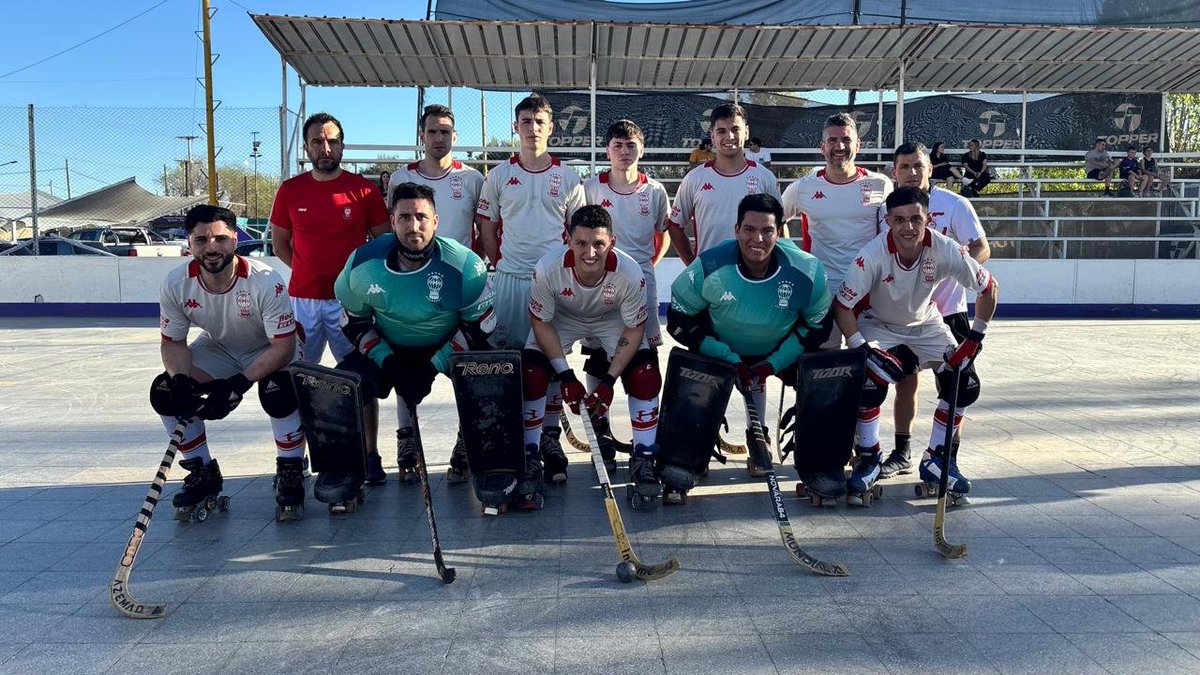 huracandeportes's tweet photo. #Huracán 🎈 #HockeySobrePatines
🏑 La Primera del Masculino del Globo goleó 4-1 a #IMPSA por la #Fecha8 de la Super Liga Nacional, en Mendoza https://t.co/q9uP5m1R4p