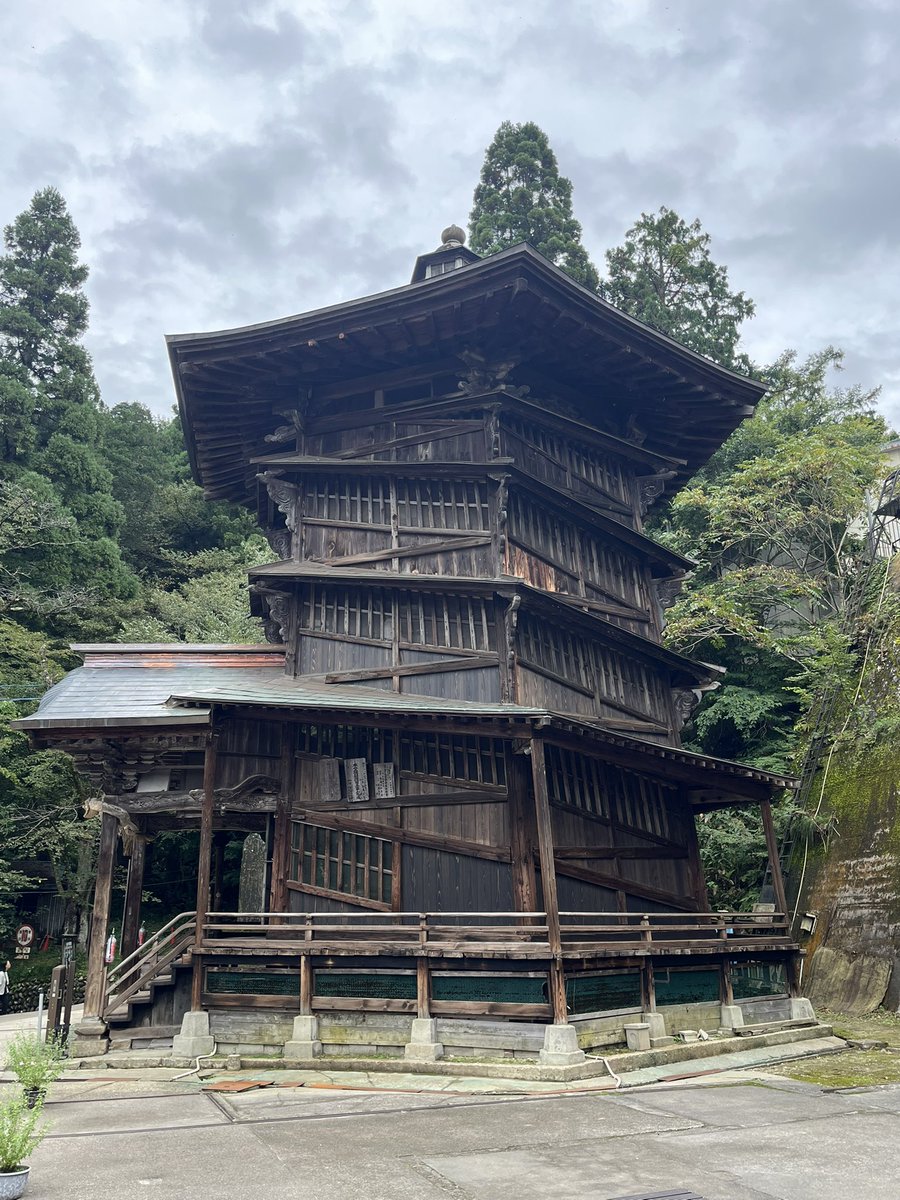 naoejou's tweet photo. 数年ぶりに『さざえ堂』の堂内参拝して来た🙏
やはり凄い構造の建築物だ😳 https://t.co/TOzceKwKGl