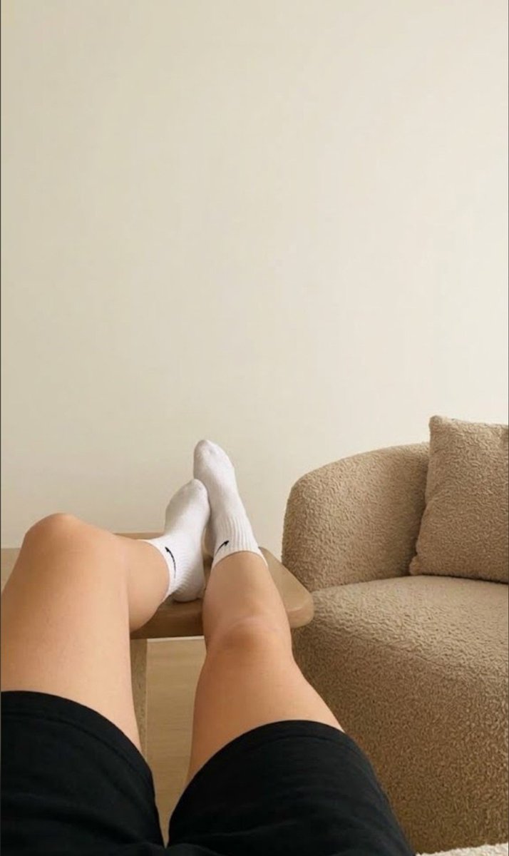 Light8184341691's tweet photo. Eyes on me puppy, worship me, I am your only goddess.

#findom #feet #moneyslave #femdom #paypigs https://t.co/WzxejuA7W0