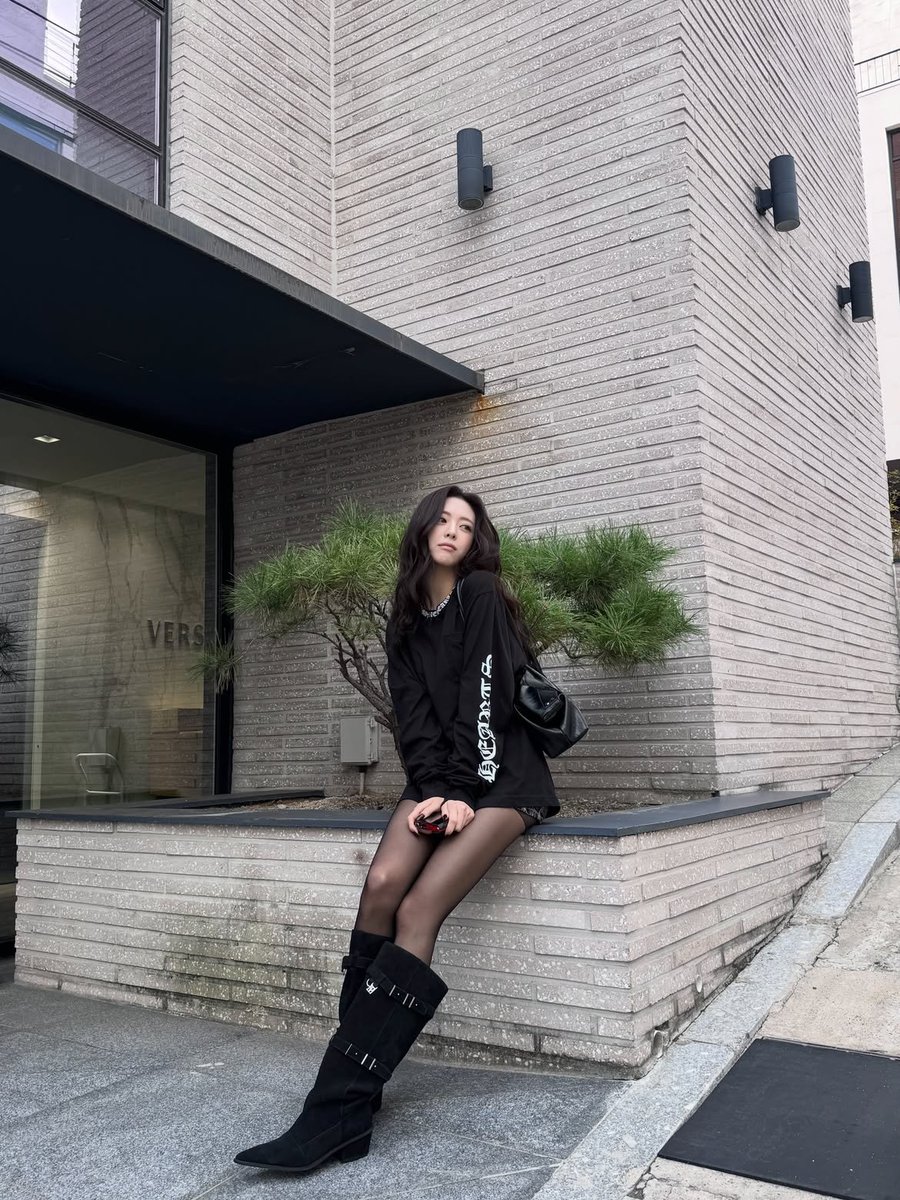 statsofshinyuna's tweet photo. [UPDATE]

#YUNA ranks at #72 in the Bigdata Singer Brand Value Ranking, jumping over 123 spots.

Shin Yuna is the only ITZY member to appear on this list. Noticeably, ITZY (group) is also absent on this ranking. https://t.co/G1vjZsbk4F