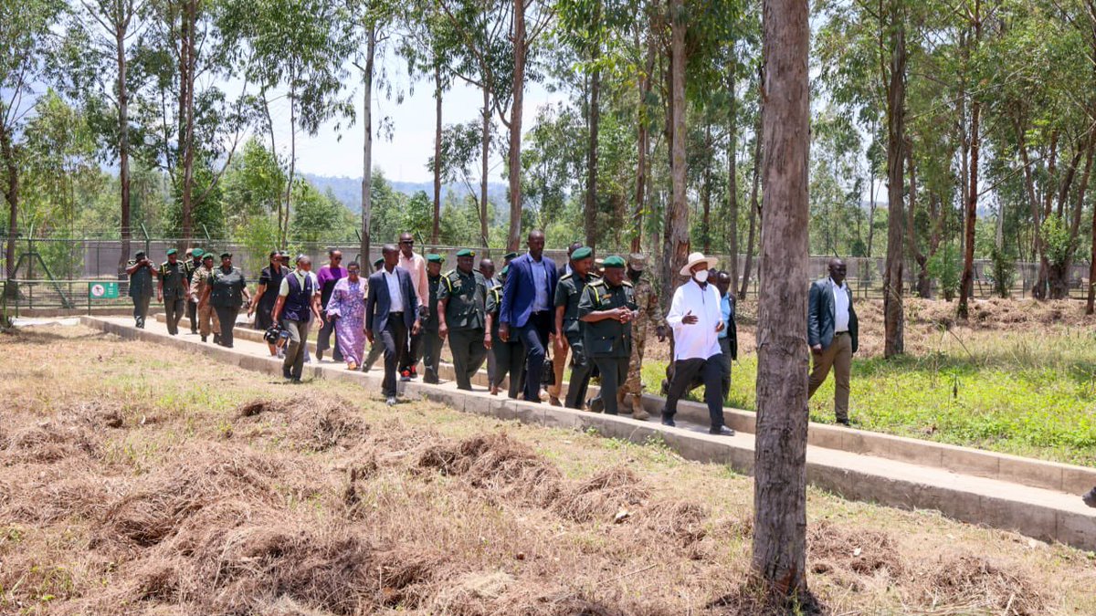 ugwildlife's tweet photo. Happening now at Mbale Wildlife Education Centre!
H.E. President @KagutaMuseveni  is touring Mbale Zoo(MWEC) as Uganda celebrates #WTD2026, spotlighting Eastern Uganda’s tourism and wildlife potential.
#ExploreUganda https://t.co/u3CsWpfpZM