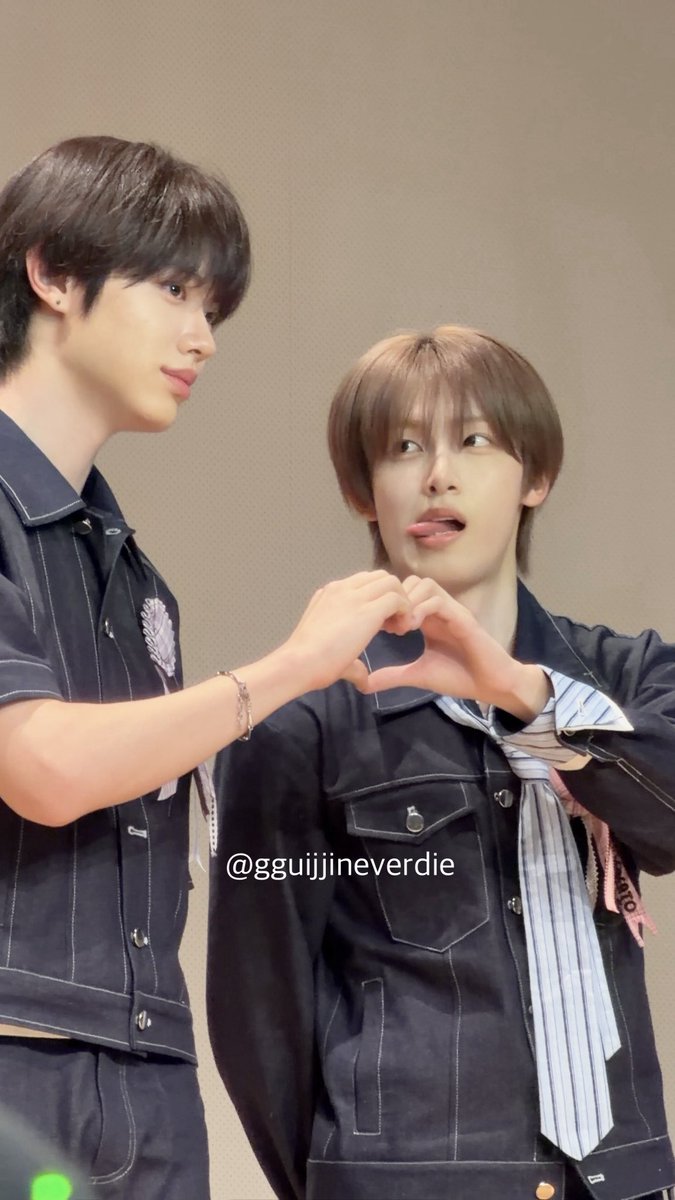 gguijjineverdie's tweet photo. 아 영상 돌려보다가 너무황당한걸발견햇어ㅜㅜ
마사토 마노한테 장난치고 아무것도안한척하는거
진짜너무황당하고웃김…… https://t.co/9jr0xkxgOA