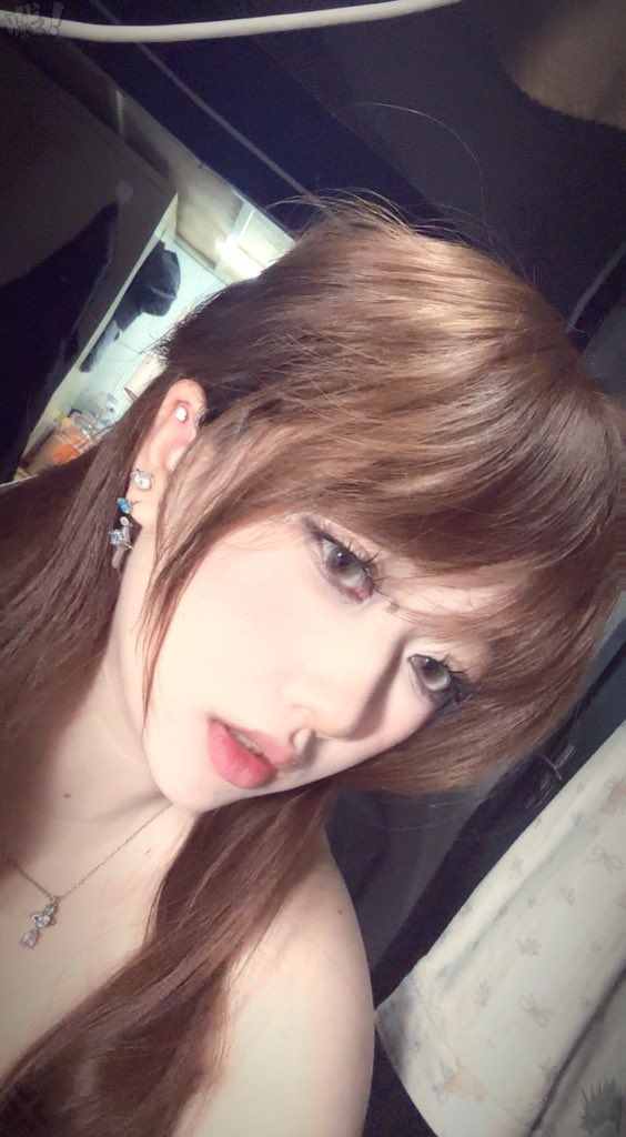 Deaf_l6's tweet photo. 那我要个自拍吸引一下… https://t.co/kYp4s9MViQ