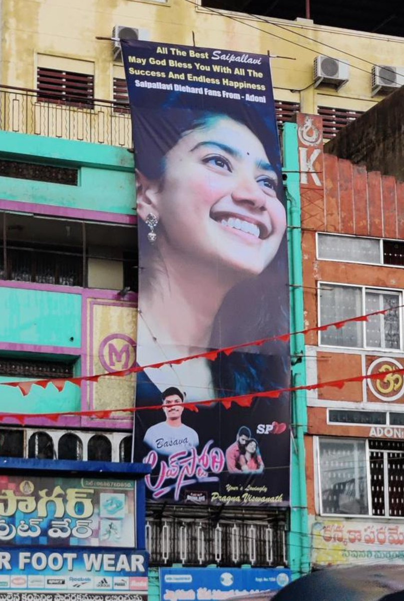 Rgu_1990's tweet photo. @PurnaMaaya_ Chay gadi range sai pallavi gari craze tho gattu ekkadu tierless hero chay 🤣 https://t.co/YFcebsoBjI