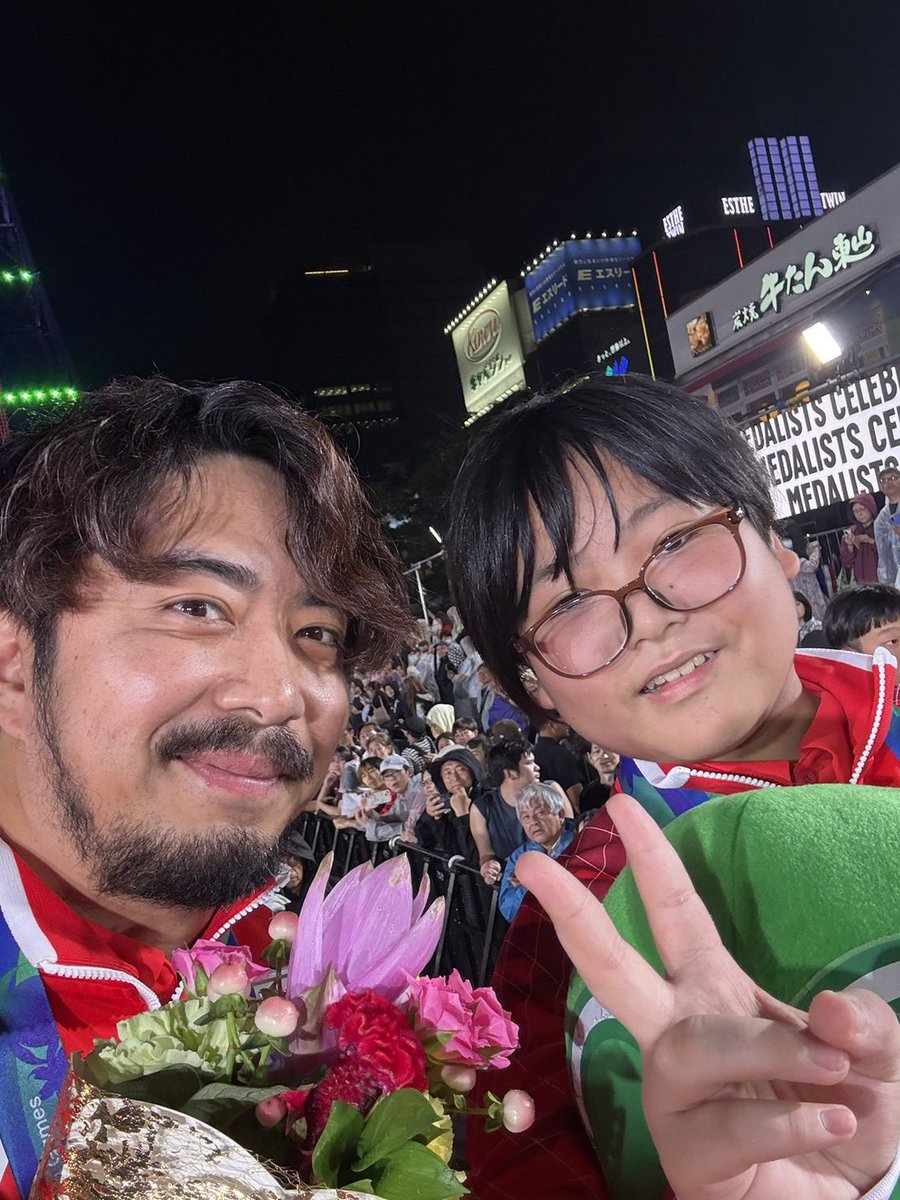 team_YAMASA's tweet photo. 🇯🇵 TEAM JAPAN メダリスト！

メダリストの皆さんによるパレードにNOBI選手も参加しました👏
日本代表として戦った選手の皆様、本当にお疲れさまでした！感動をありがとうございました✨ https://t.co/ZQ1GvfHVfH