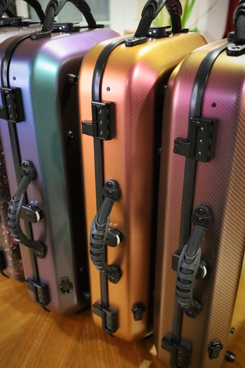 MoutonStore's tweet photo. 【Lion Case 入荷】
最強カーボンSAXケースが到着しました。
ネック分離型ソプラノ＆アルトのダブルケースです。
143,000円(税込)販売

明日18時ごろ、購入フォームを公開予定です！
人気商品のため、公開前のお取り置きはできません。先着順での受付となりますのでご了承ください。
各色の詳細は↓へ https://t.co/l7cAqZ41xA