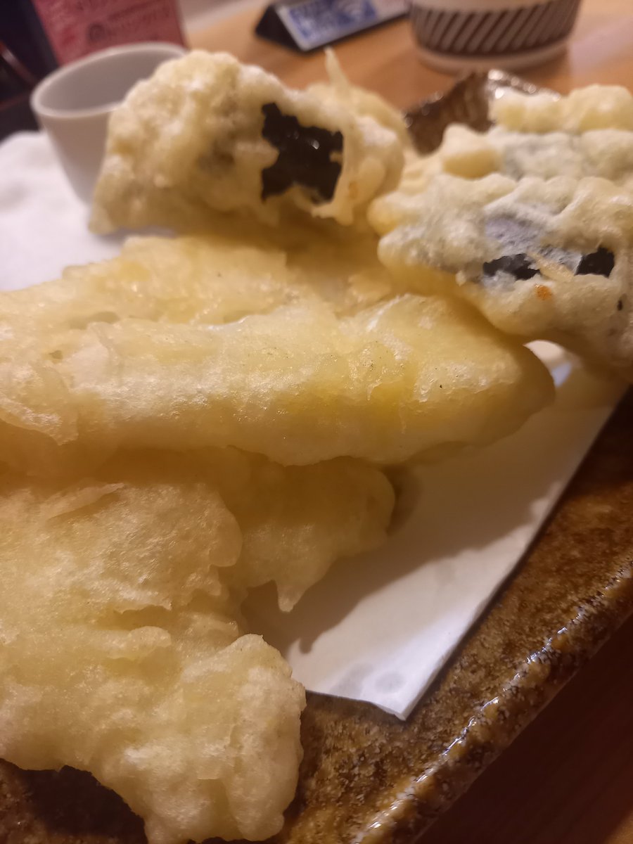 kenta1378's tweet photo. や台ずし新商品デビュ～☺️
『天ぷらの衣つけすぎよ～
　マスター、食べてみてよ😡』
って今は亡きスナックのママとしこ
だったら言ってたと思う。
#や台ずし https://t.co/0PJOGD1hJa