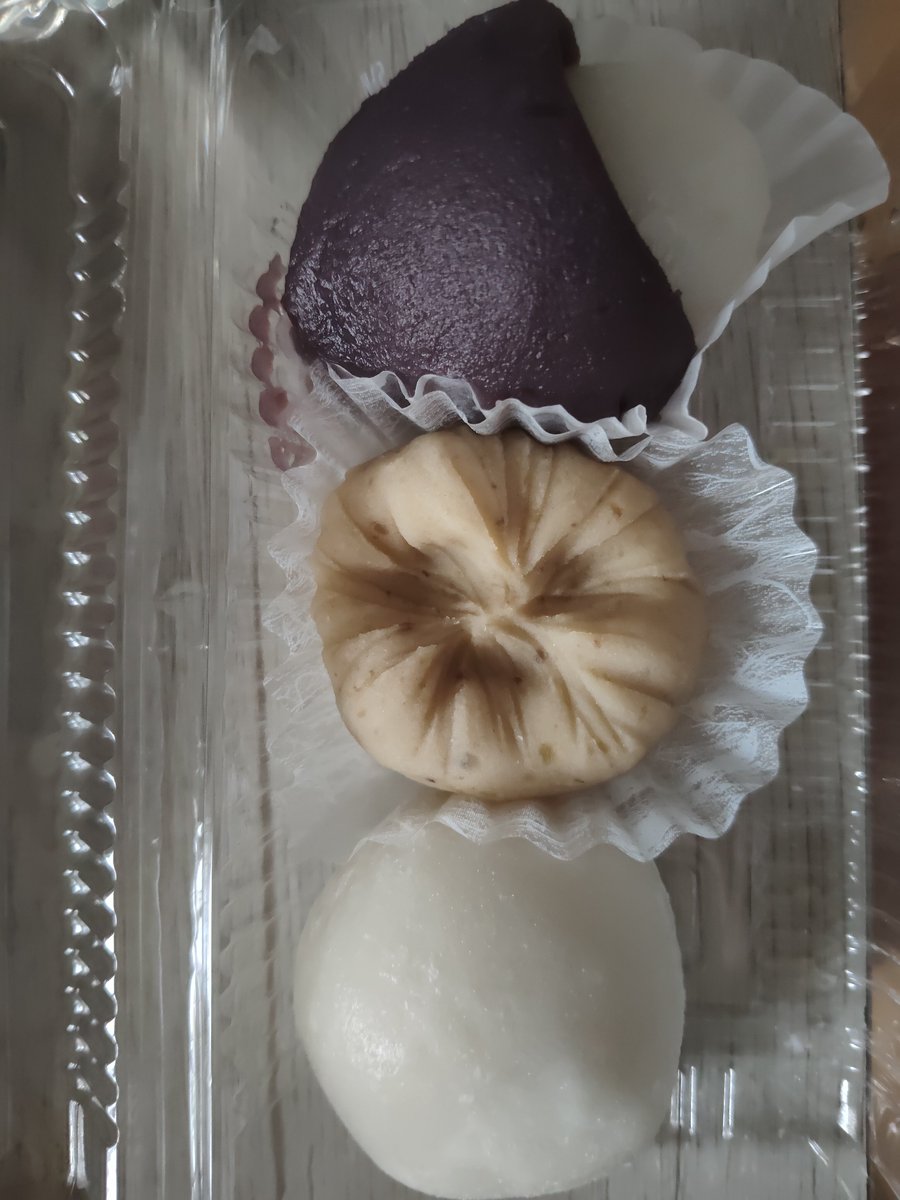 TRAIN33335's tweet photo. #んたとお月見
月見団子
栗まんじゅう
小餅
いえーい、んたさん見てるー https://t.co/vzE4oRMdWI