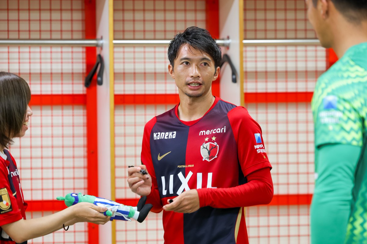 atlrs_official's tweet photo. 「ANTLERS FAMÍLIA FESTA 2026/27」へご来場いただいた皆様、ありがとうございました！🎉

選手や監督との交流のひと時を通じて、スタジアム全体が最高の空気に包まれました🔴
また、今回はOBの石井 正忠さん、名良橋 晃さんもご参加いただきました！

今日皆様と共有した熱い思いを胸に、ピッチでの戦いに戻ります。

これからも熱いサポートをよろしくお願いします！

#鹿島アントラーズ #共闘