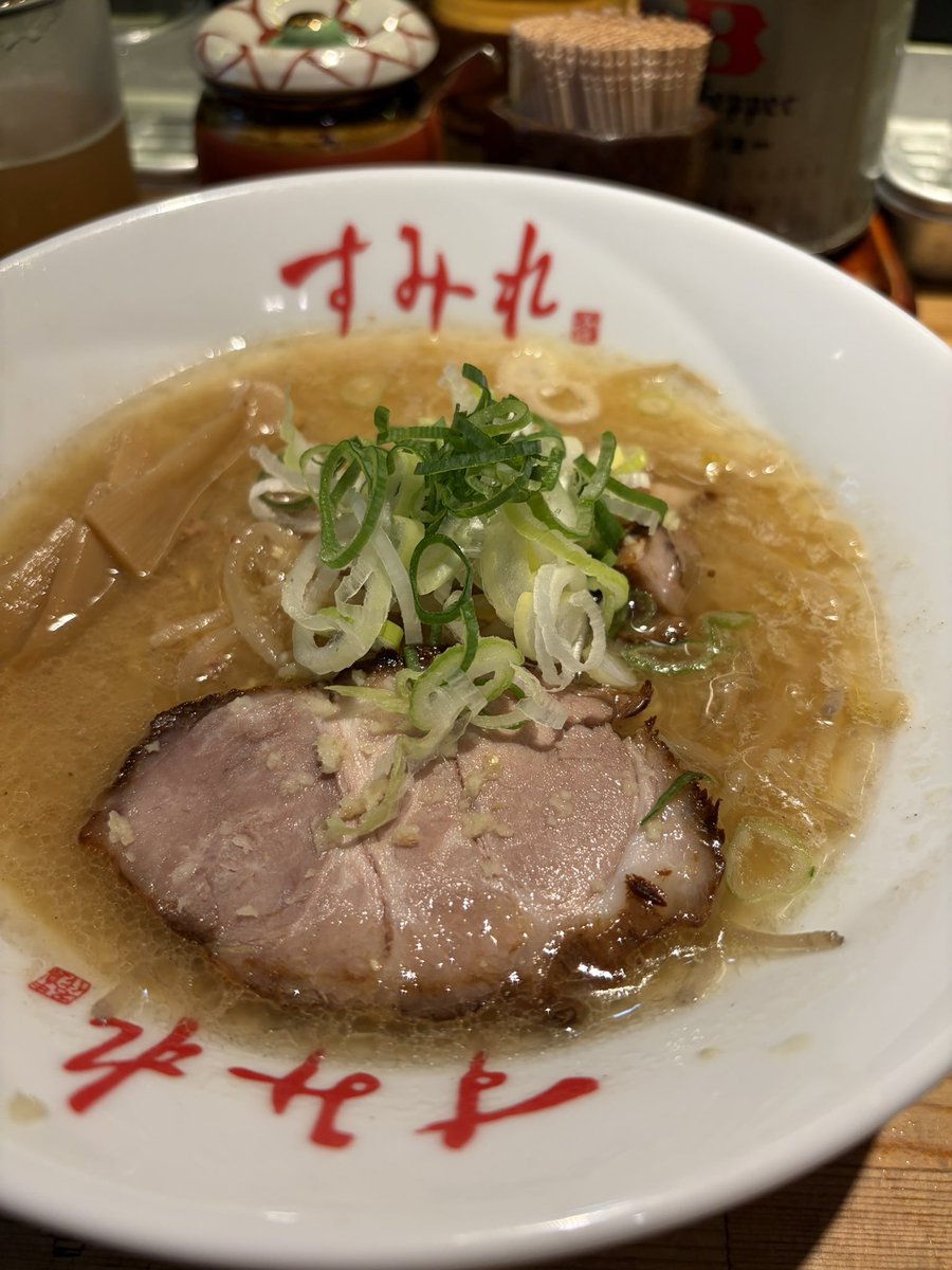 lucky_cane's tweet photo. 二次会は野毛で。このラーメン屋さんは北海道以外はここしか支店がありません。 https://t.co/oXqkhI8nyn