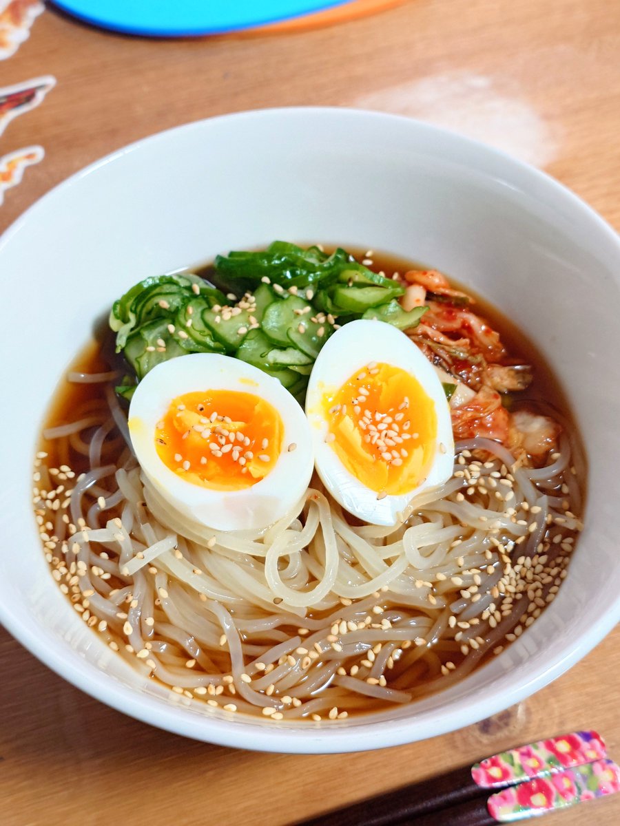 12nanami06's tweet photo. やる気が中くらいの冷麺 https://t.co/jfc10FlHWI