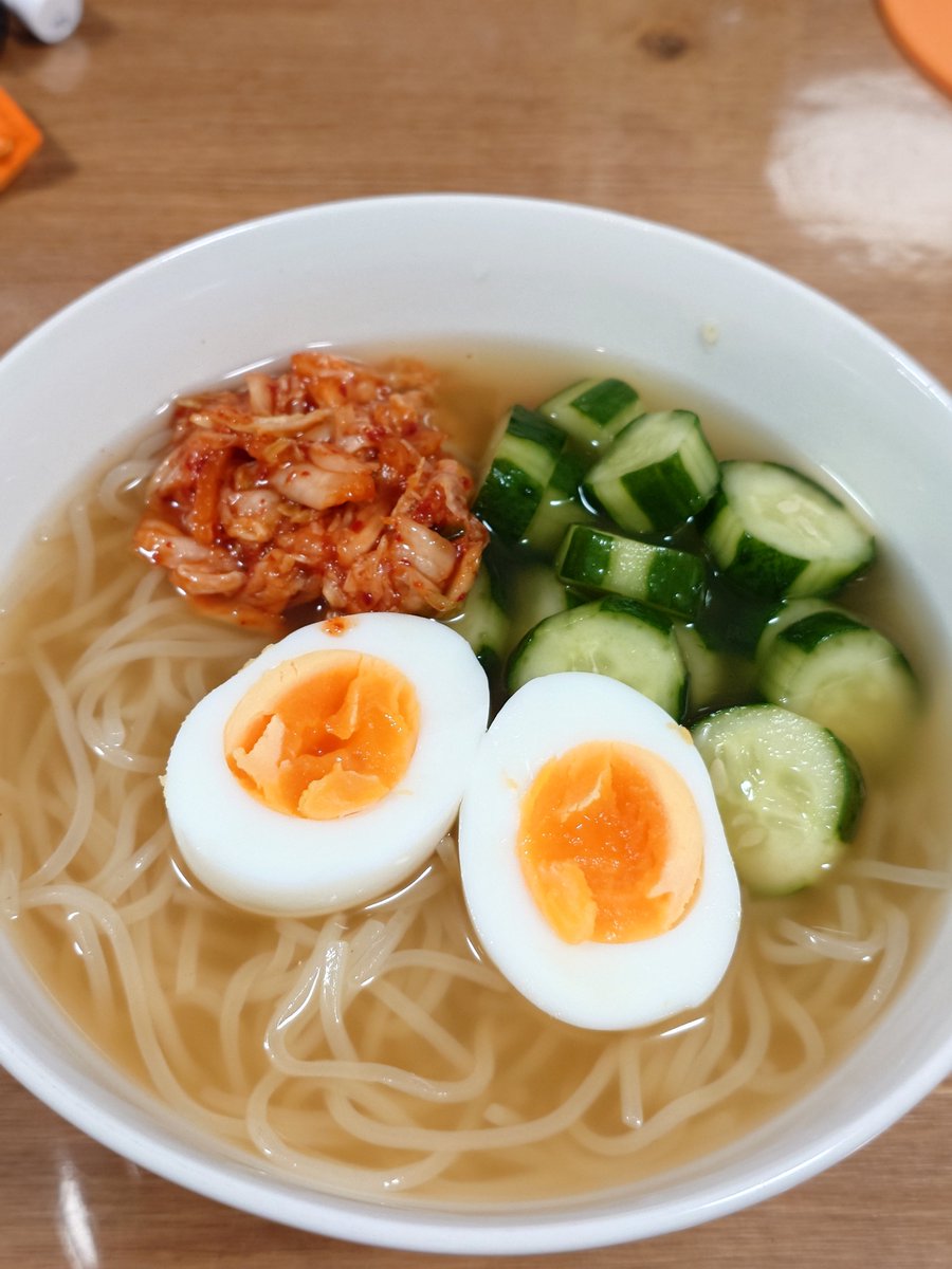 12nanami06's tweet photo. やる気が中くらいの冷麺 https://t.co/jfc10FlHWI