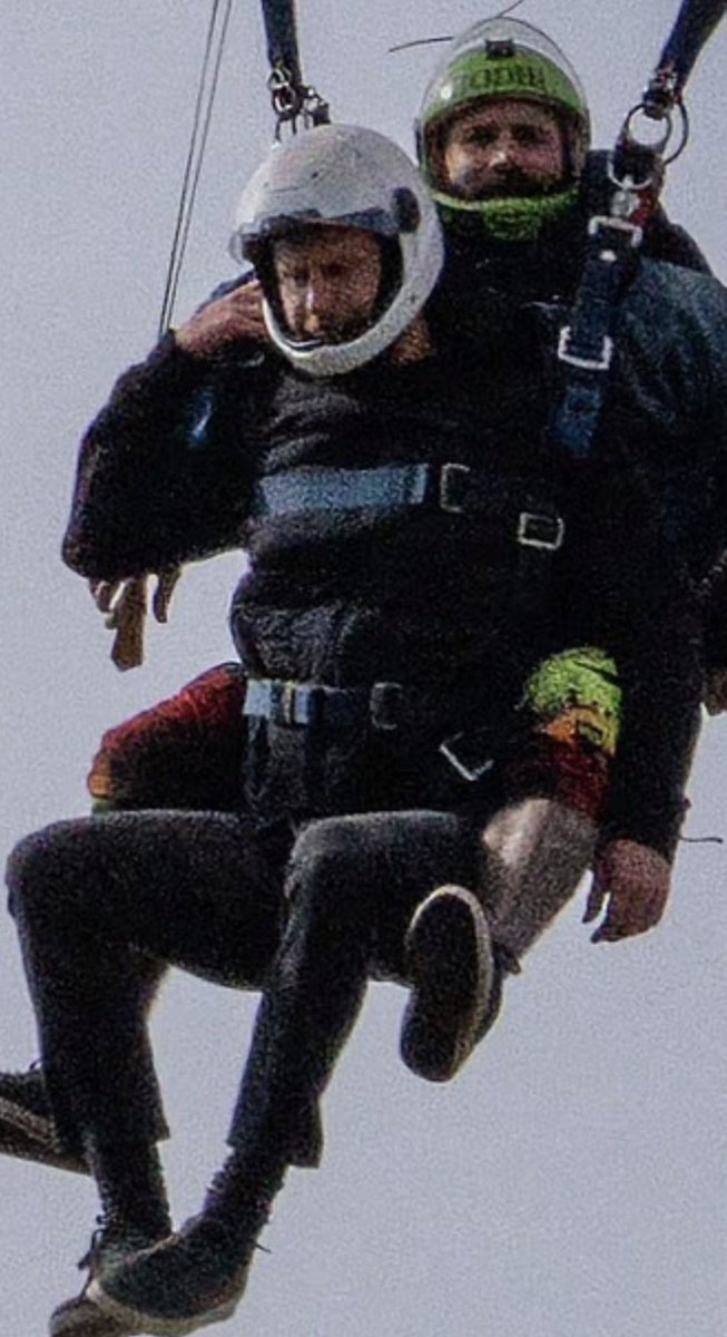 duchess_salty's tweet photo. Harry did NOT complete a skydive. 

His qualified INSTRUCTOR completed the skydive with a big ginger baby strapped to his chest. 

🤭 https://t.co/jOjttfUeGT