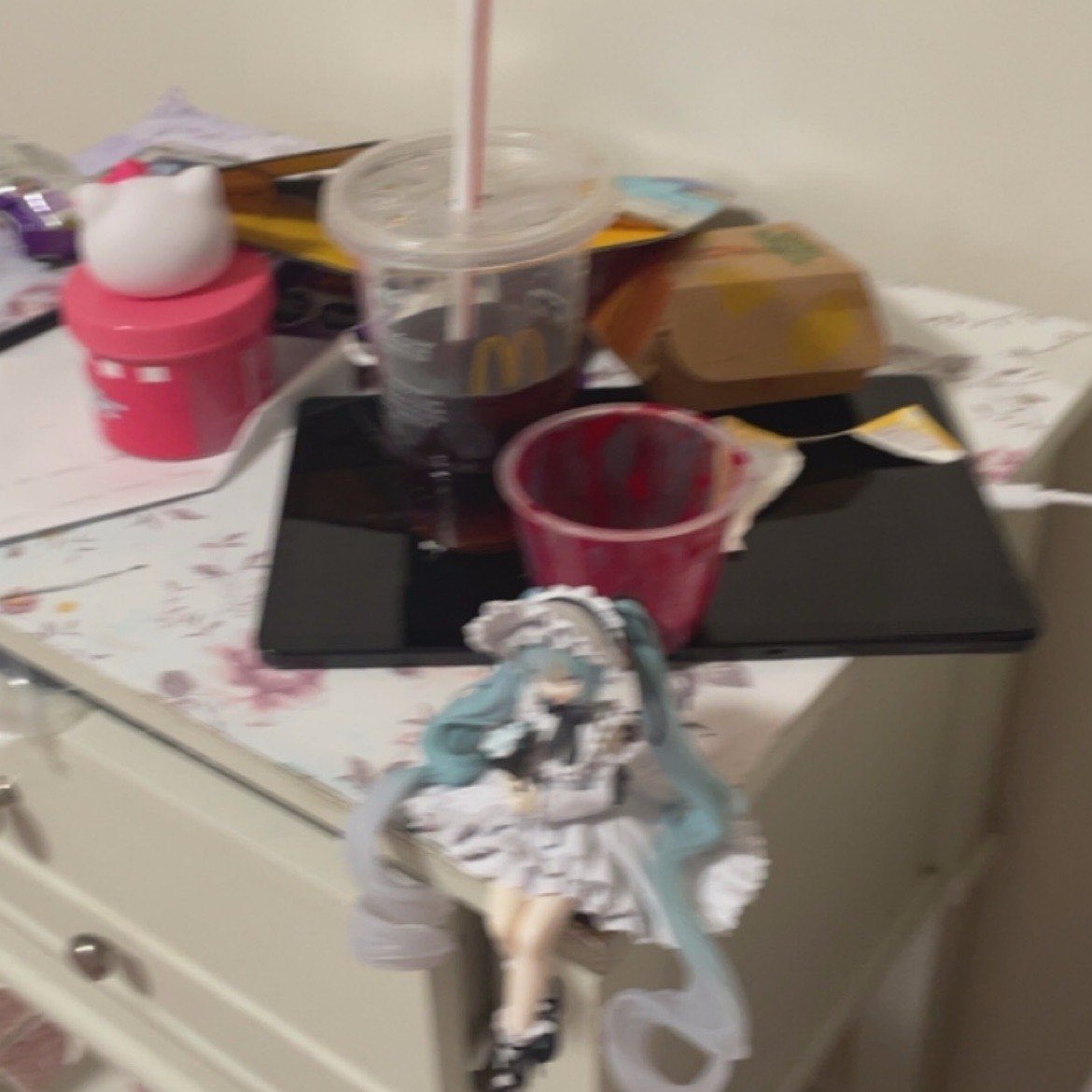 yanderecelll's tweet photo. IM CHOKING ON BLOOD AND MY MOM AND DAD SAID THEY WILL BEAT MY ASS IF I KEEP MAKING CUPS, I BROKE A VIEN IN MY NOSE AND NOW ITS GUSHING LIKE CHARLIE KIRK NECK EXACTLY LIKE IT https://t.co/Igo8gPdSx6