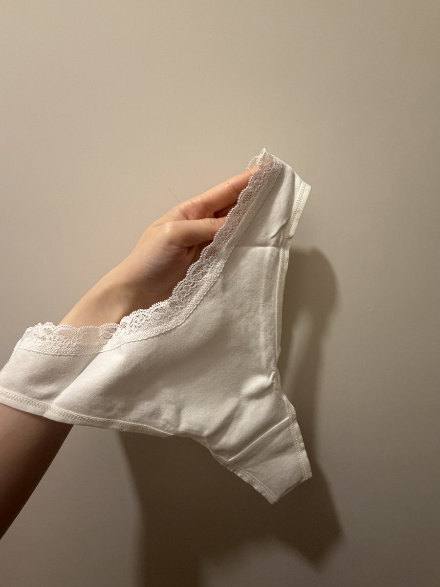 Alicebb852's tweet photo. 新買T back😍  有冇哥哥想睇我著😳 而家買底底送相 :p 

#原味底褲 #原味內衣 #原味絲襪 #原味襪仔 #原味棉襪 #二手絲襪 #汗味 #原味賣家 #原味bra #二手底底 https://t.co/67UE8A6UN9