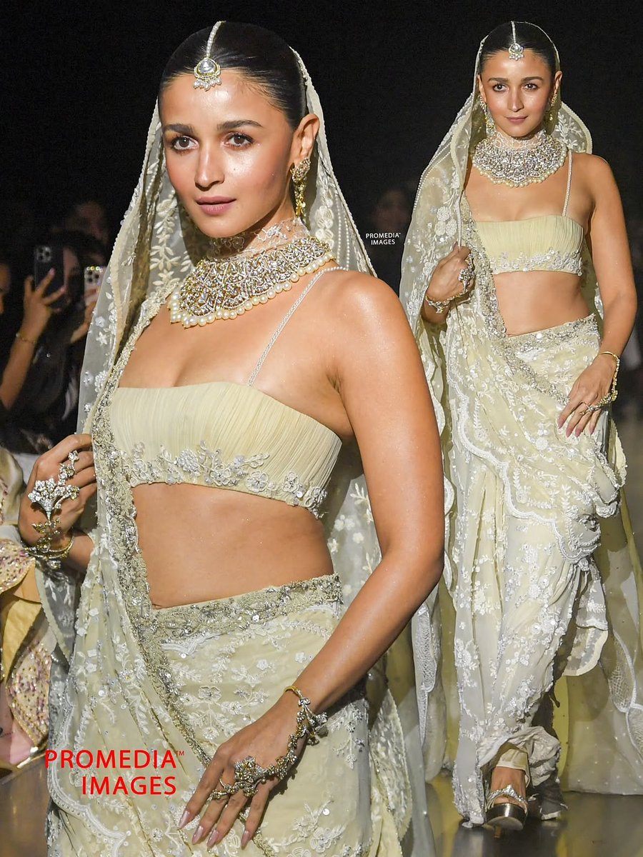 StarCrave_'s tweet photo. Alia Bhatt for Manish Malhotra Show ✨📸 https://t.co/6ZvAuDDxO4