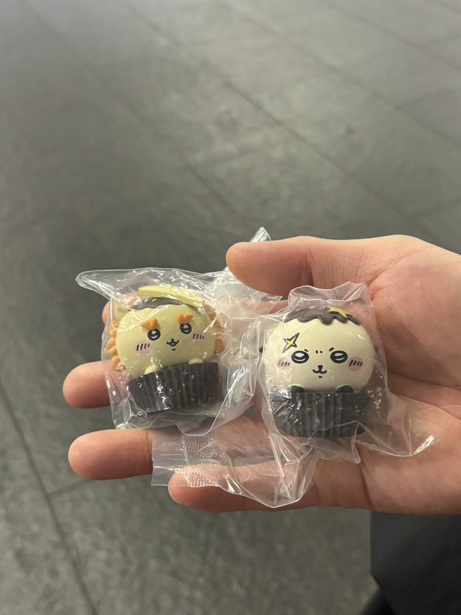 cherry1230_v's tweet photo. 치이카와 먼작귀 컵케이크 랜덤 피규어 교환 구해요!

저 : 랏코, 시사 (둘 중 아뮤거나)
😇 : 모몽가

교환구해요!
https://t.co/qpSHRL7O4Q https://t.co/ItEvh2NKRo
