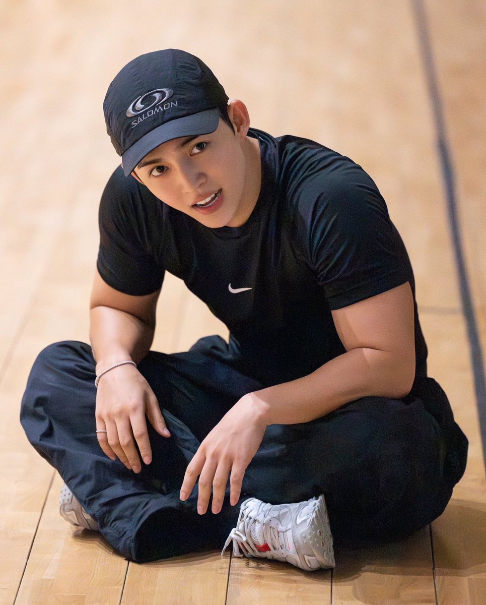 sounds_of_cheol's tweet photo. this seungcheol 🖤 https://t.co/XLSCmQUI3r