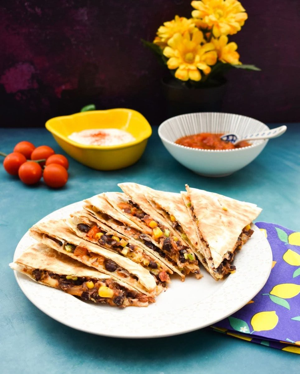 vegan_lunch_box's tweet photo. first up from the lunchbox, some delicious Tex Mex style quesadillas with black beans.
https://t.co/q9CMCApTjF https://t.co/YF46ns6DZm