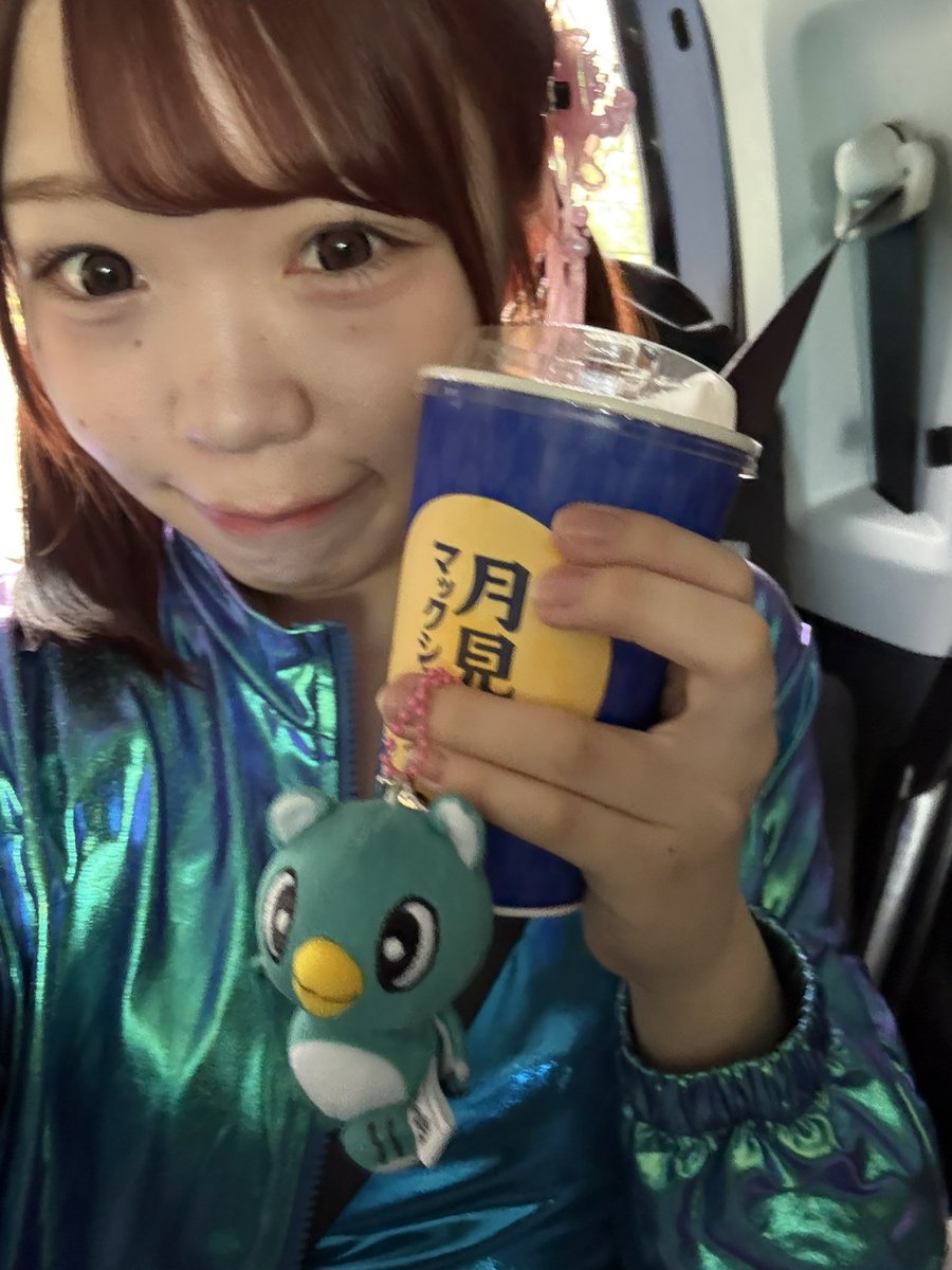 bluegreen_hono's tweet photo. 今日はメランポジュームさん1周年ライブありがとうございました🌷♡♡
貴重なスリーショット✨ありがとうございました💕
みんなお月見したっ？🌙
#八千代アイドル #bluegreen #ぶるぐり https://t.co/um9K6JR4MT