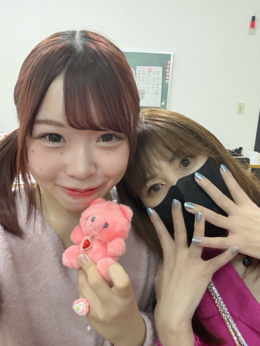 bluegreen_hono's tweet photo. 今日はメランポジュームさん1周年ライブありがとうございました🌷♡♡
貴重なスリーショット✨ありがとうございました💕
みんなお月見したっ？🌙
#八千代アイドル #bluegreen #ぶるぐり https://t.co/um9K6JR4MT