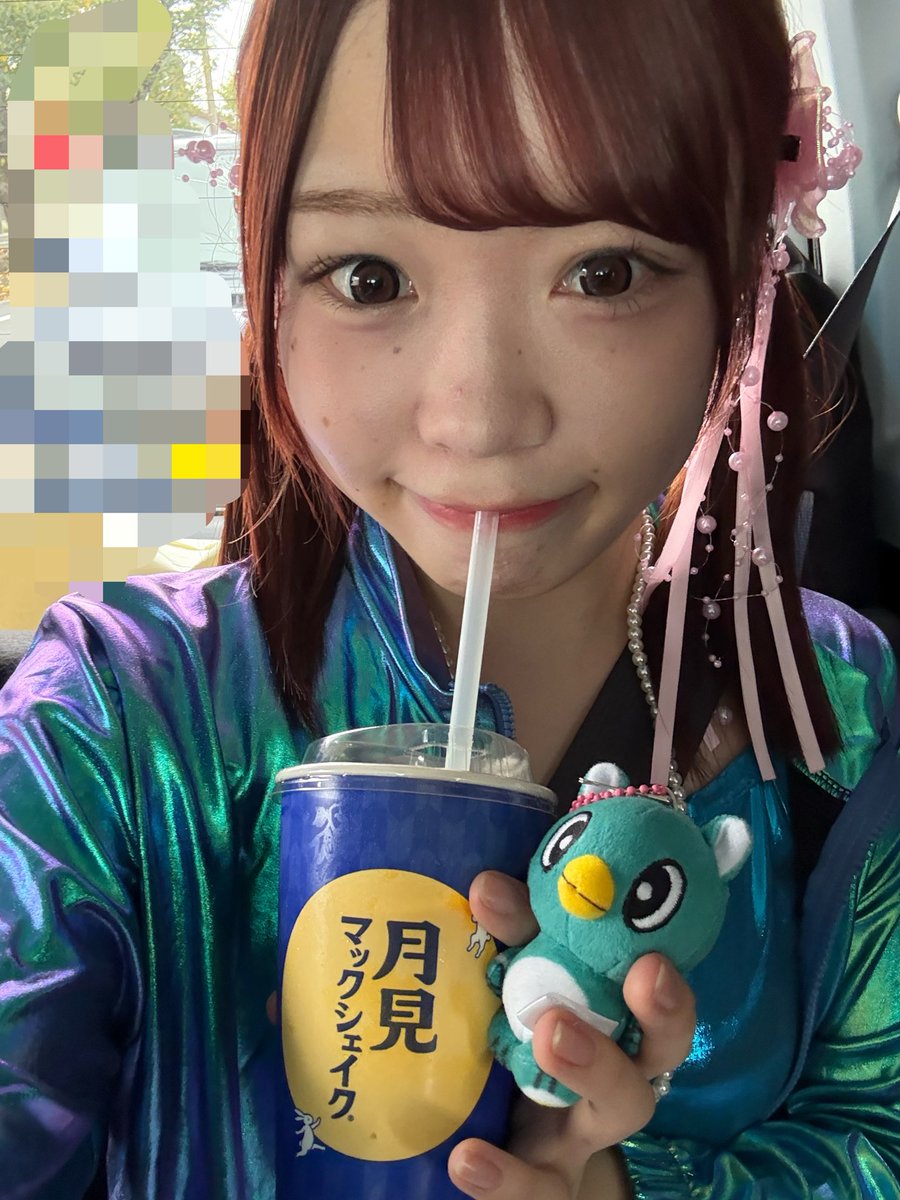 bluegreen_hono's tweet photo. 今日はメランポジュームさん1周年ライブありがとうございました🌷♡♡
貴重なスリーショット✨ありがとうございました💕
みんなお月見したっ？🌙
#八千代アイドル #bluegreen #ぶるぐり https://t.co/um9K6JR4MT