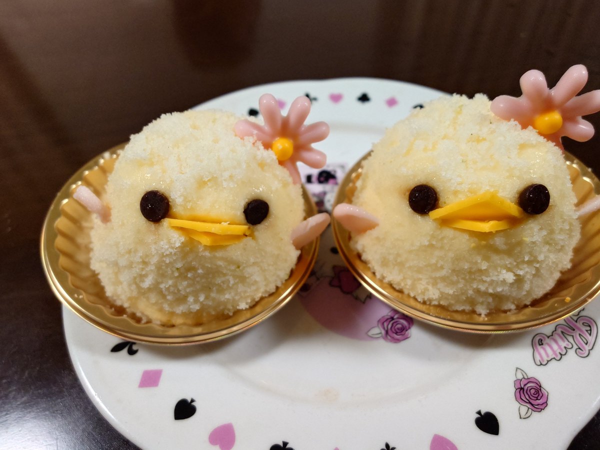 usagiLevi's tweet photo. 桃ぴよりん、食べるよ https://t.co/oYEJXhTzCA