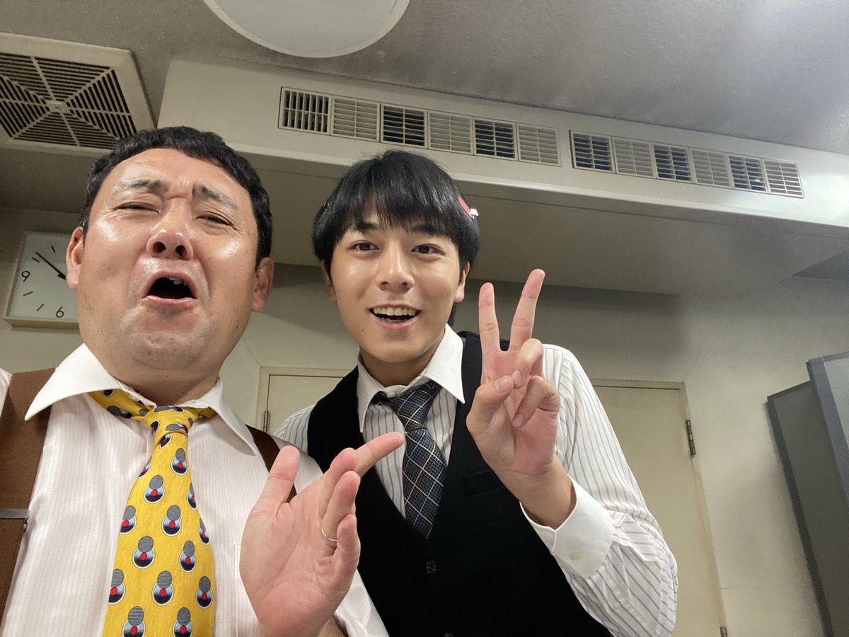 doronzuisi's tweet photo. 本日寂しいですが最終話！
ABCテレビ「キスは捜査のあとで」
0時10分から。
早いですな〜。
大好きな刑事課、生活課のみんなと。
2人の関係性に気付くか！八木！！^_^
最後まで皆さんお楽しみくださいね
最高のメンバーと出会えた事にありがとうございました！
#キスは捜査のあとで
#キスあと https://t.co/P9f1YhCvO3