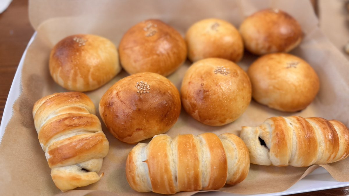 Marumi1978's tweet photo. 今日焼いたパン🍞🥖 https://t.co/3LWmVg8YOP