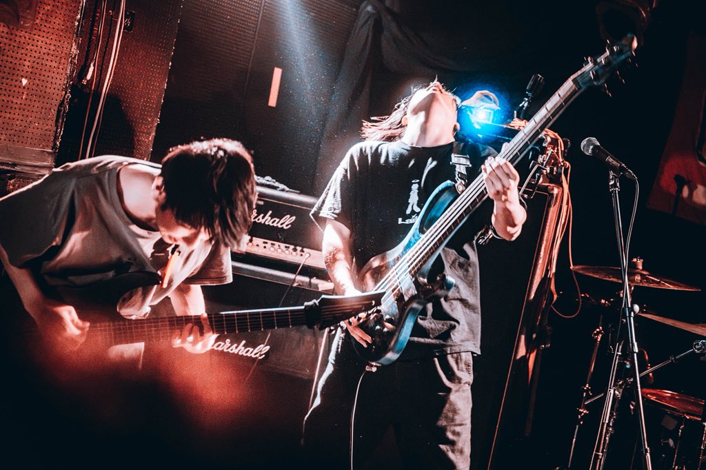 MogryHome's tweet photo. 🏠満員御礼🏠
Laika & Mogry Home Presents.
繋がりの中で
Split EP Release Tour Final
2026/9/26(土)
@初台wall

Laikaとのツアーファイナル、SOLD OUTの初台wall公演でした！
来てくれた人の思い出に残る日になったら嬉しいです

1.選択の果てに
2.白蝶草
3.穿つ feat @ototoy_ 
4.叙情初期衝動
5.日々を過ごす feat @lyu_laika 
6.Eternity

📷: @luoriyua @oflb_arc