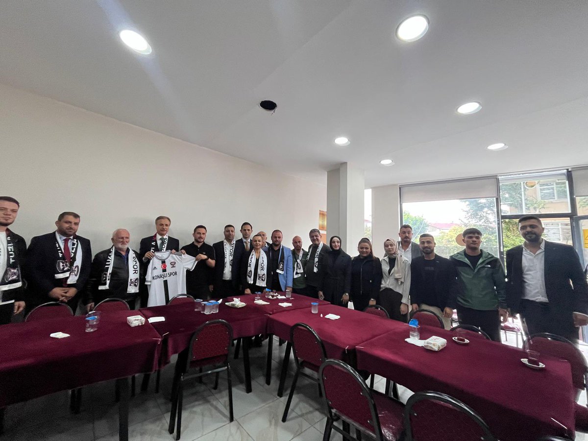 _yusufcoskun's tweet photo. 📍 İstanbul | Tuzla

Türkiye Yüzyılı Buluşmaları kapsamında, teşkilatımızla birlikte Aydınlı Konaşlı Mahallemizde, Karadenizliler Derneği’nde düzenlenen kahvaltı programında bir araya geldik.

Aynı sofrayı paylaşarak samimi sohbetlerde bulunduğumuz, birlik ve beraberliğimizi pekiştiren güzel bir buluşma gerçekleştirdik.

Türkiye Yüzyılı yolunda gönül bağlarımızı güçlendirmeye, birlik ve beraberlik içinde çalışmaya devam edeceğiz.