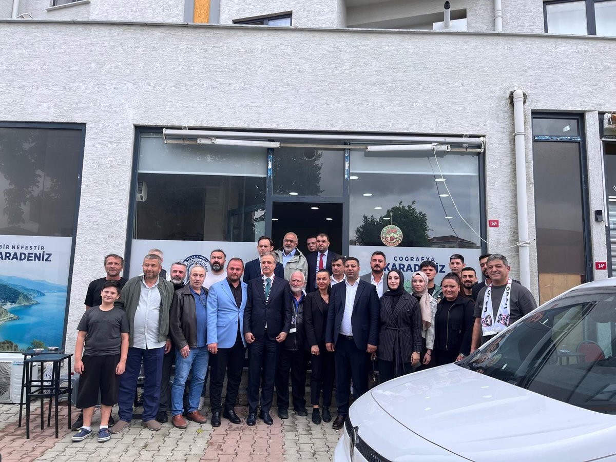 _yusufcoskun's tweet photo. 📍 İstanbul | Tuzla

Türkiye Yüzyılı Buluşmaları kapsamında, teşkilatımızla birlikte Aydınlı Konaşlı Mahallemizde, Karadenizliler Derneği’nde düzenlenen kahvaltı programında bir araya geldik.

Aynı sofrayı paylaşarak samimi sohbetlerde bulunduğumuz, birlik ve beraberliğimizi pekiştiren güzel bir buluşma gerçekleştirdik.

Türkiye Yüzyılı yolunda gönül bağlarımızı güçlendirmeye, birlik ve beraberlik içinde çalışmaya devam edeceğiz.