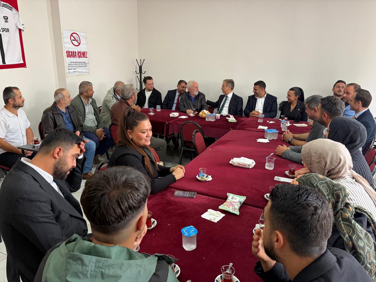_yusufcoskun's tweet photo. 📍 İstanbul | Tuzla

Türkiye Yüzyılı Buluşmaları kapsamında, teşkilatımızla birlikte Aydınlı Konaşlı Mahallemizde, Karadenizliler Derneği’nde düzenlenen kahvaltı programında bir araya geldik.

Aynı sofrayı paylaşarak samimi sohbetlerde bulunduğumuz, birlik ve beraberliğimizi pekiştiren güzel bir buluşma gerçekleştirdik.

Türkiye Yüzyılı yolunda gönül bağlarımızı güçlendirmeye, birlik ve beraberlik içinde çalışmaya devam edeceğiz.