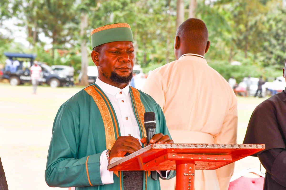 BusogaConsorti1's tweet photo. "We believe that God hears our prayers and will answer according to His will. Let us continue to pray every day in our homes, communities, across Busoga, and for Uganda at large". Sheikh Dr. Hussein Muhammad Bowa, Deputy Mufti, Busoga Sub-Region
#BusogaPrayerWeek https://t.co/LQDxTjBP6M