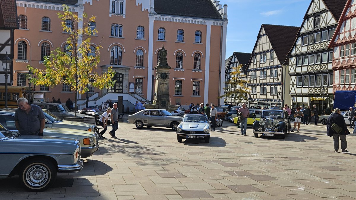 BettyCo_Nurse's tweet photo. Oldtimer Treffen in meiner Geburtsstadt 😍
Corvette GT4 Stinger!!!
Junge, junge...Wenn der gesunde Menschenverstand schon nicht mehr mithält, muss wenigstens der V8 Vollgas geben🏎💨
Doc Brown ( Besitzer) im Hintergrund!😎
#Backtofuture
#oldtimerliebe https://t.co/toHUbNW1V7