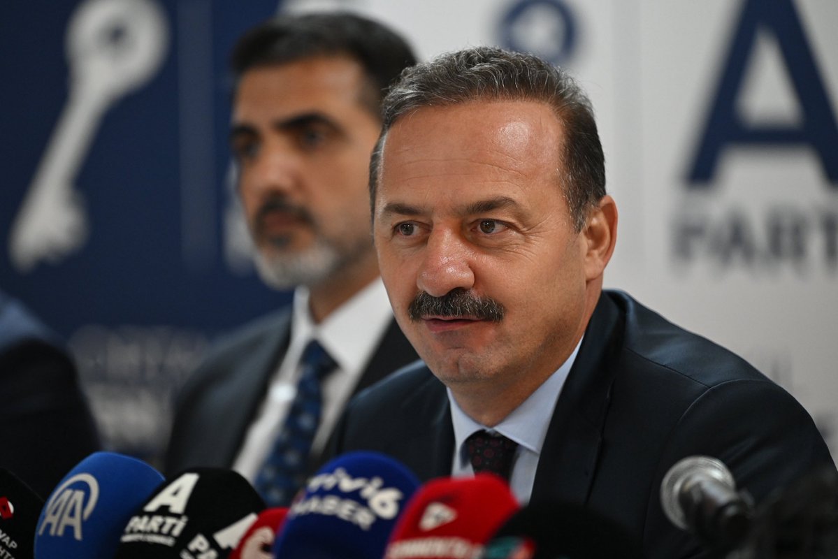 yavuzagiraliog's tweet photo. Gaziantep’te basın mensuplarıyla buluştuk…

Gaziantep programımız kapsamında gerçekleştirdiğimiz basın toplantısında Gazi şehrimizin ve ülkemizin gündemini değerlendirdik.

Ulusal ve yerel medya kuruluşları ile ajansların sorularını yanıtladık.

Gaziantep’te bizleri takip eden, gündemi kamuoyuna aktarmak için emek veren tüm basın mensuplarımıza teşekkür ediyorum.