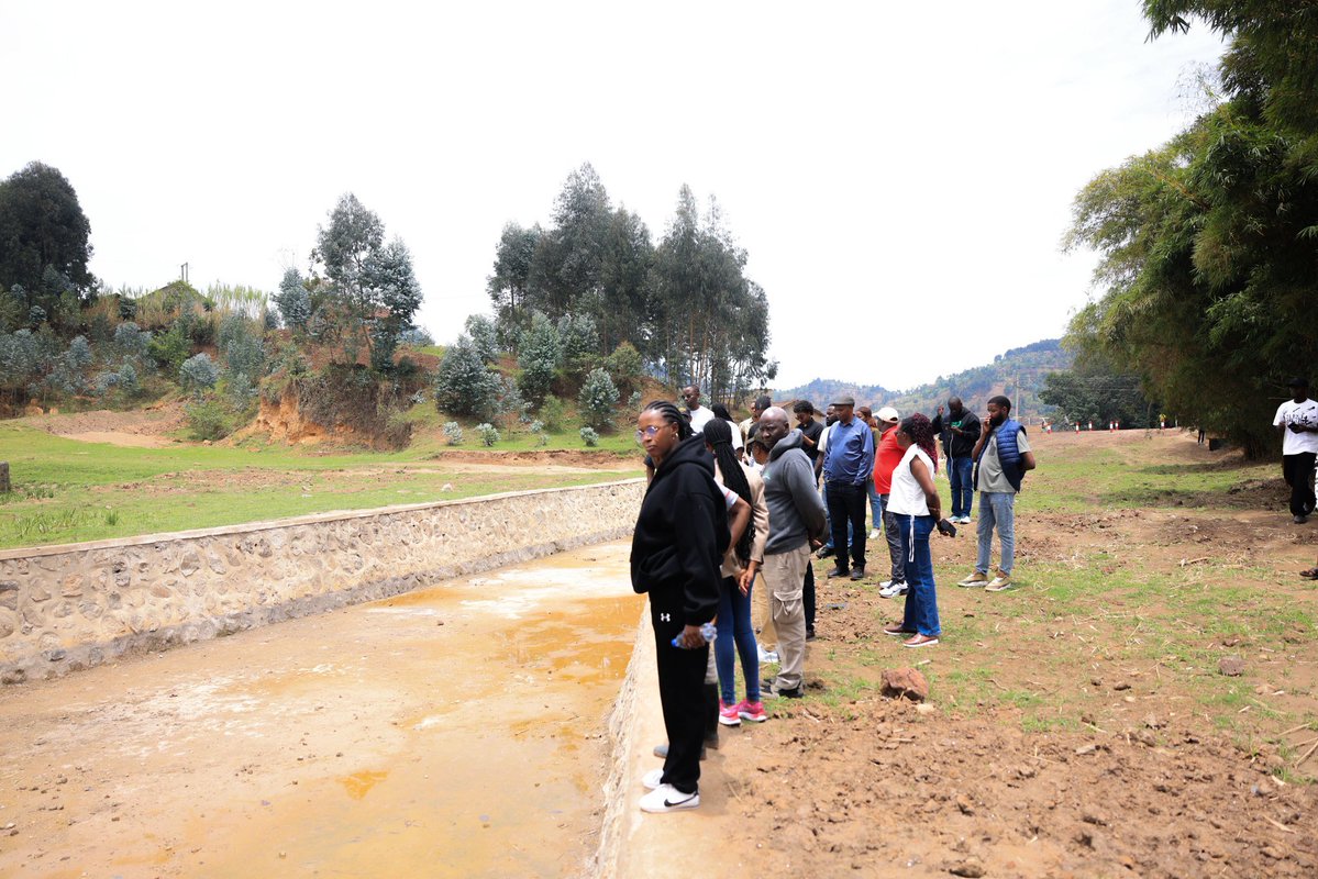 EnviroRwanda's tweet photo. Closing out the @MeteoRwanda - @WMO workshop on hydro-meteorological products, #Day 3 took journalists into the field - to the #Sebeya catchment in @RubavuDistrict , one of Rwanda's most flood-prone areas guided by the @RwandaWater.

#ClimateAction #MeteoRwanda #WMO  #Rwanda https://t.co/EcZ6oN0XBS