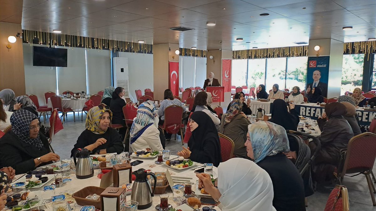 refahkadinist's tweet photo. İSTANBUL’DA REFAH İÇİN BİRLİKTEYİZ! 🇹🇷

Kocaeli Milletvekilimiz ve Genel Başkan Yardımcımız Sn. Mehmet AŞILA, İstanbul İl Sorumlumuz Sn. Emine CEVİZ,  İstanbul İl Başkanımız Sn. Yunus Emre TAŞÇI, İl Başkan Yardımcımız Sn. Muzaffer BALKIŞ'ın katılımlarıyla;

İl Kadın Kolları Başkanımız Sn. Setenay KANAR’ın riyasetinde, İl ve İlçe Teşkilatlarımız ve kıymetli misafirlerimizin katılımıyla Divan Programımızı gerçekleştirdik.

Teşkilatımızın birlik ve beraberliği, güçlü istişare anlayışı ve Adil Düzen hedefimiz doğrultusunda çalışmalarımıza kararlılıkla devam ediyoruz.

Yeniden Refah, Yeniden Erbakan!
Refah Gelecek, Yüzler Gülecek! 🇹🇷

#FatihErbakan
#YenidenRefahPartisi #İstanbulBizeEmanet #RefahGelecekYüzlerGülecek