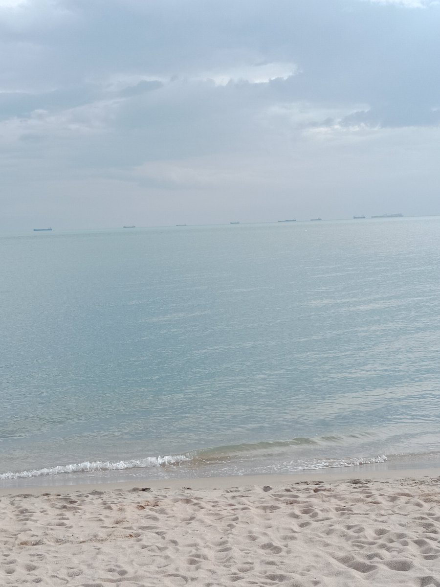 Phonlachet43's tweet photo. กับใครสักคน🖤
#ระยอง #หาดแหลมเจริญ https://t.co/8kB3uMFytB