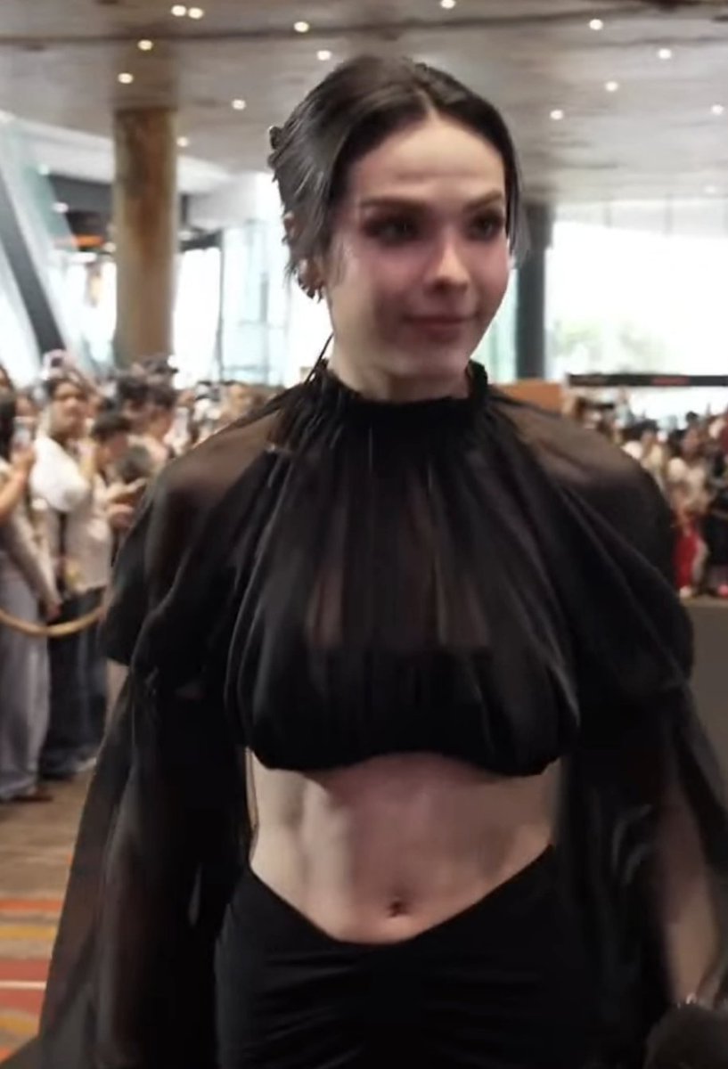 kiki89lmsy's tweet photo. she could've definitely carried Lookmhee all the way there 

🫠🥵😳

#lmsy #ลูกหมีซอนญ่า
#SonyaSaranphat
#FEEDxKHAOSODAwards2026 https://t.co/2FyRxmPpIY