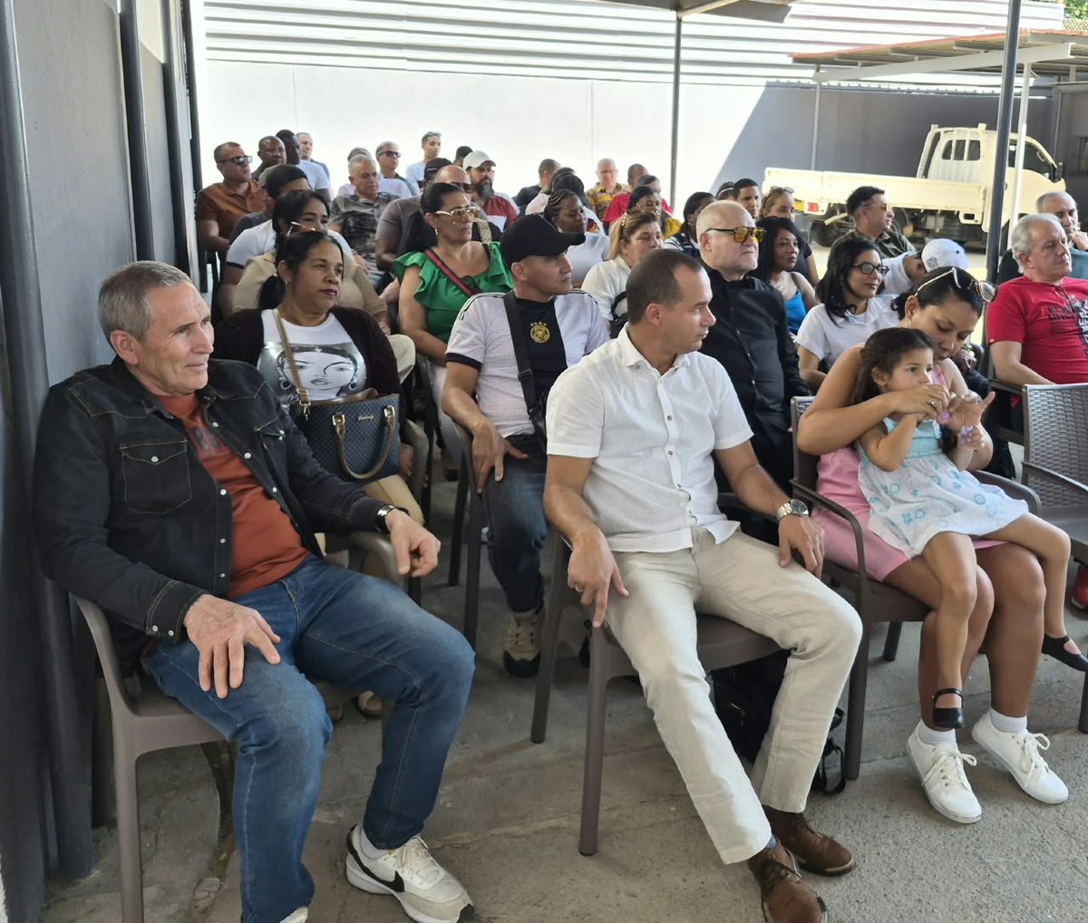 svigoa1's tweet photo. Con video de saludo de @GHNordelo5 Coordinador Nacional de los @cdr_cuba comenzamos jornada de celebración del 66 aniversario de su fundación. Junto a colaboradores y cubanos residentes compartimos una jornada de reafirmación de la identidad nacional
#CubaNoEsUnaAmenaza https://t.co/VF72I8gsRc