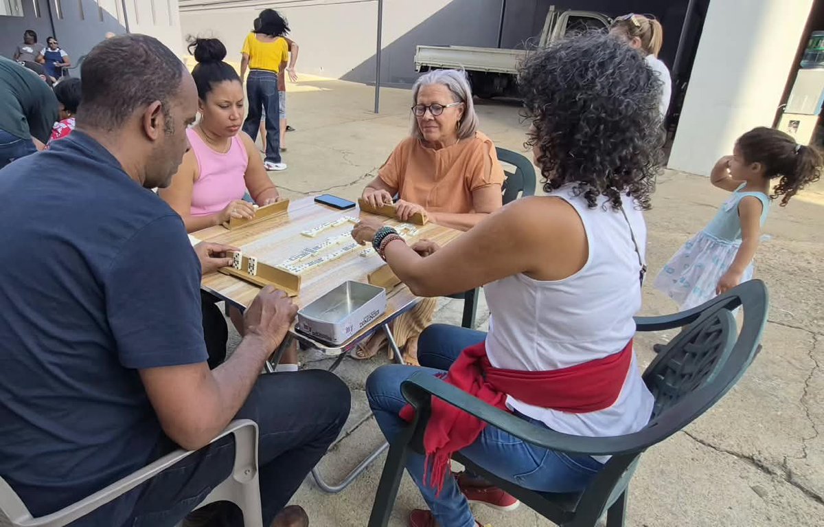 svigoa1's tweet photo. Con video de saludo de @GHNordelo5 Coordinador Nacional de los @cdr_cuba comenzamos jornada de celebración del 66 aniversario de su fundación. Junto a colaboradores y cubanos residentes compartimos una jornada de reafirmación de la identidad nacional
#CubaNoEsUnaAmenaza https://t.co/VF72I8gsRc