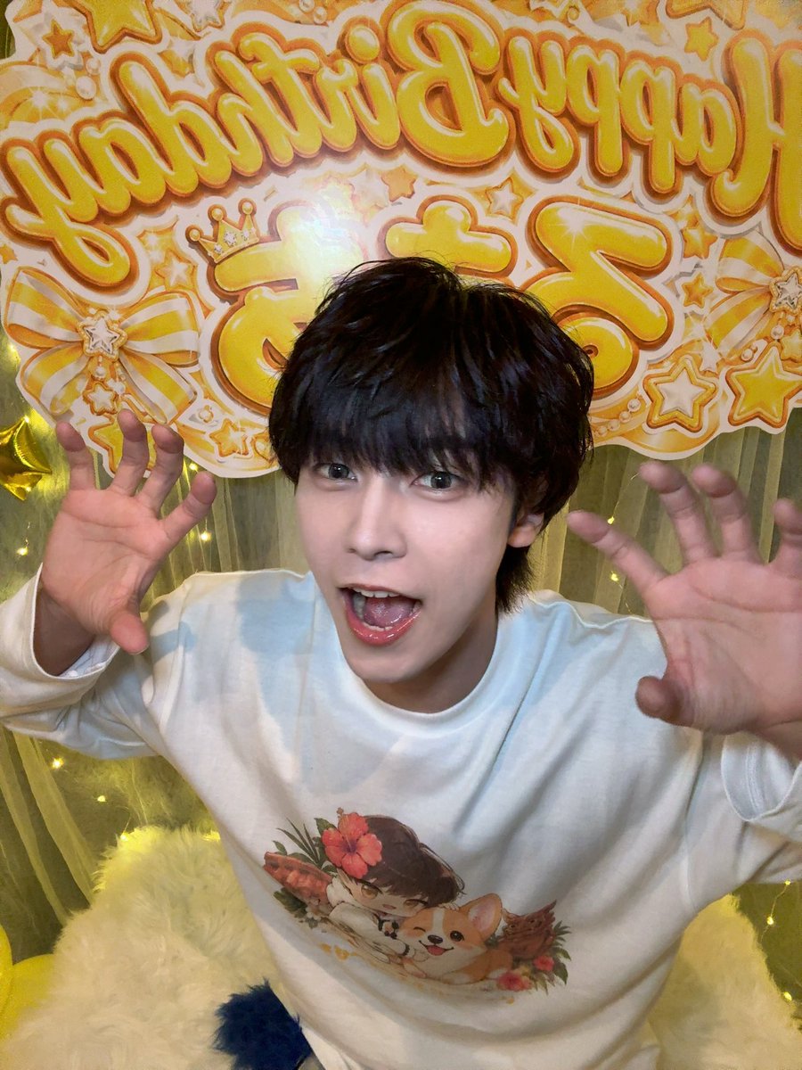 Msqt_shodai's tweet photo. 本日は、るきあ生誕祭1部ありがとうございました！るきあは初めての仙台での生誕祭緊張したと思うけど堂々としててかっこよかった！
Siberiaも一緒にパフォーマンスできてよかった✨るきあがモスキートーンにいる世界線を少しだけ見させてもらいました！
まだまだデビューしたばかりのかわいい後輩ちゃんですがいろんな事に挑戦してて少しずついろんな事に成長してるのを感じます✨
僕もるきあに負けじと頑張っていこうと思う！
今日会いにきてくれたぺんだいずのみんなもありがとう！怒涛の1ヶ月だったな😭
その中でもついてきくれたみんな応援し続けてくれてるみんなありがとう。
これからもみんなのペースでね
休むのも大事！僕はいつでもステージで待ってるよ！
今月は次がラストです😭無料だからぜひきて欲しいなー！Rensaにてお待ちしております！